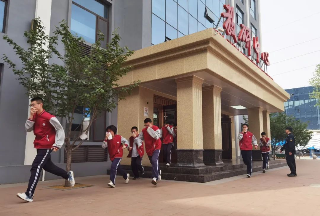 筑牢安全防線 守護(hù)生命校園丨我校舉行4月份消防應(yīng)急疏散演練