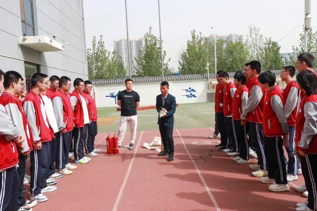 筑牢安全防線 守護(hù)生命校園丨我校舉行4月份消防應(yīng)急疏散演練