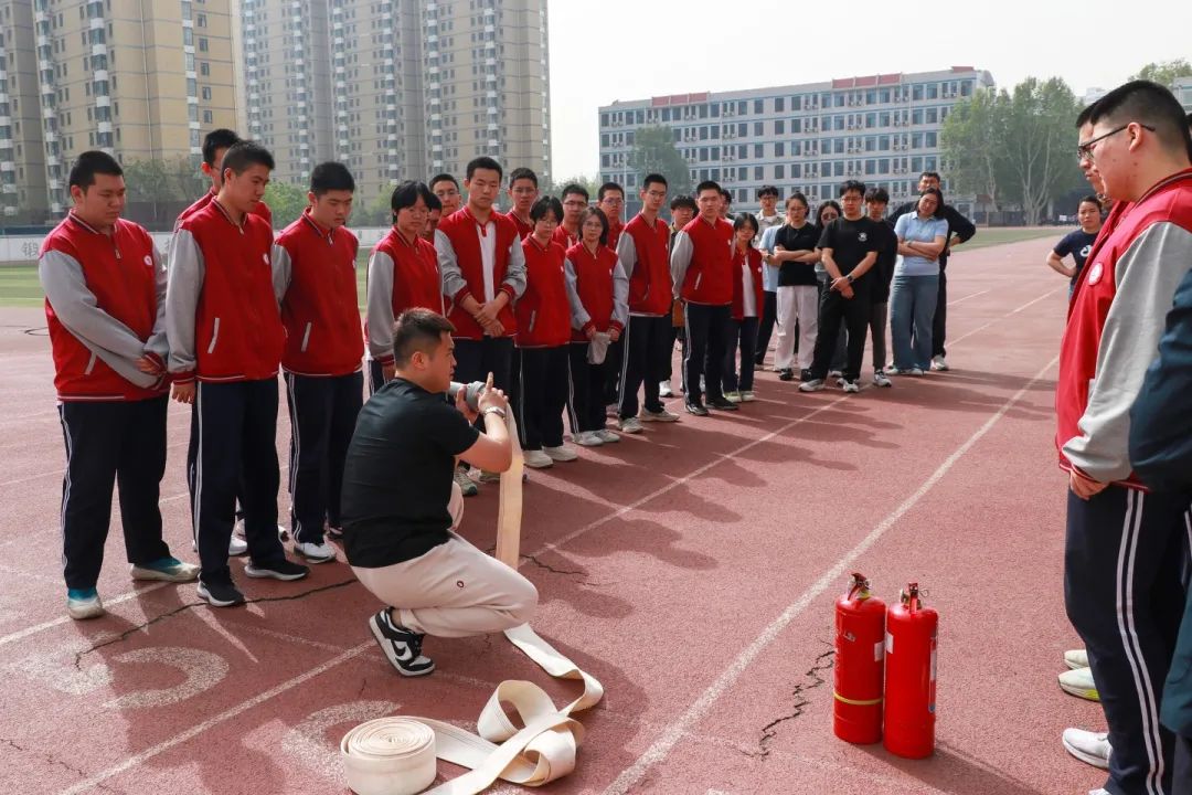 筑牢安全防線 守護(hù)生命校園丨我校舉行4月份消防應(yīng)急疏散演練