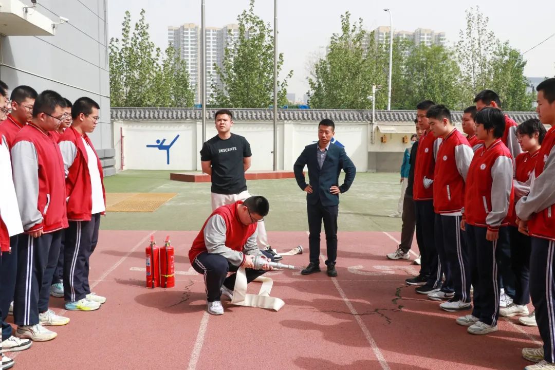 筑牢安全防線 守護(hù)生命校園丨我校舉行4月份消防應(yīng)急疏散演練