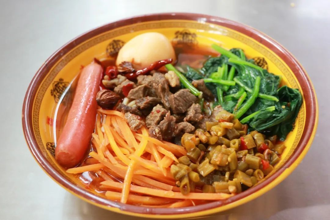 學(xué)生之眼：透視食堂這個“校園味覺魔方”