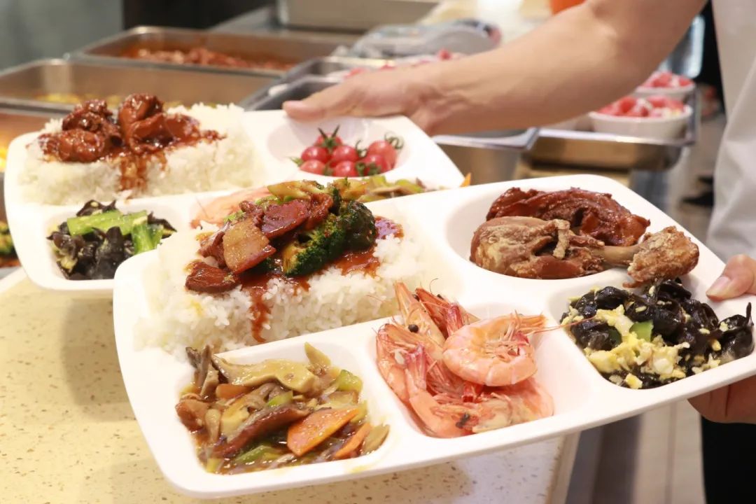學(xué)生之眼：透視食堂這個“校園味覺魔方”