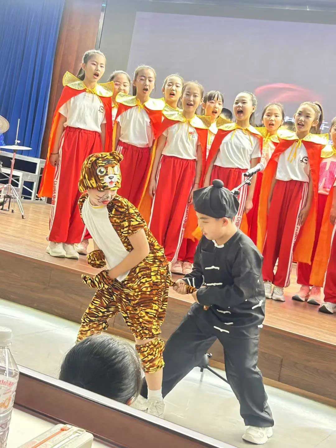 【立小 ? 美育】當(dāng)經(jīng)典名著“活”起來(lái) 看少年如何演繹江湖豪情｜名著項(xiàng)目式學(xué)習(xí)之戲說(shuō)水滸