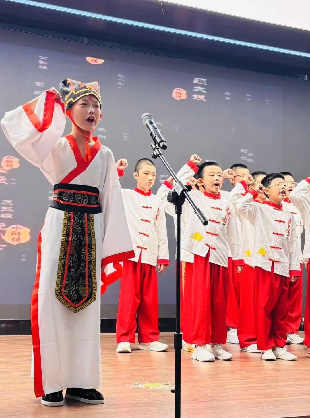 【立小 ? 美育】當(dāng)經(jīng)典名著“活”起來(lái) 看少年如何演繹江湖豪情｜名著項(xiàng)目式學(xué)習(xí)之戲說(shuō)水滸