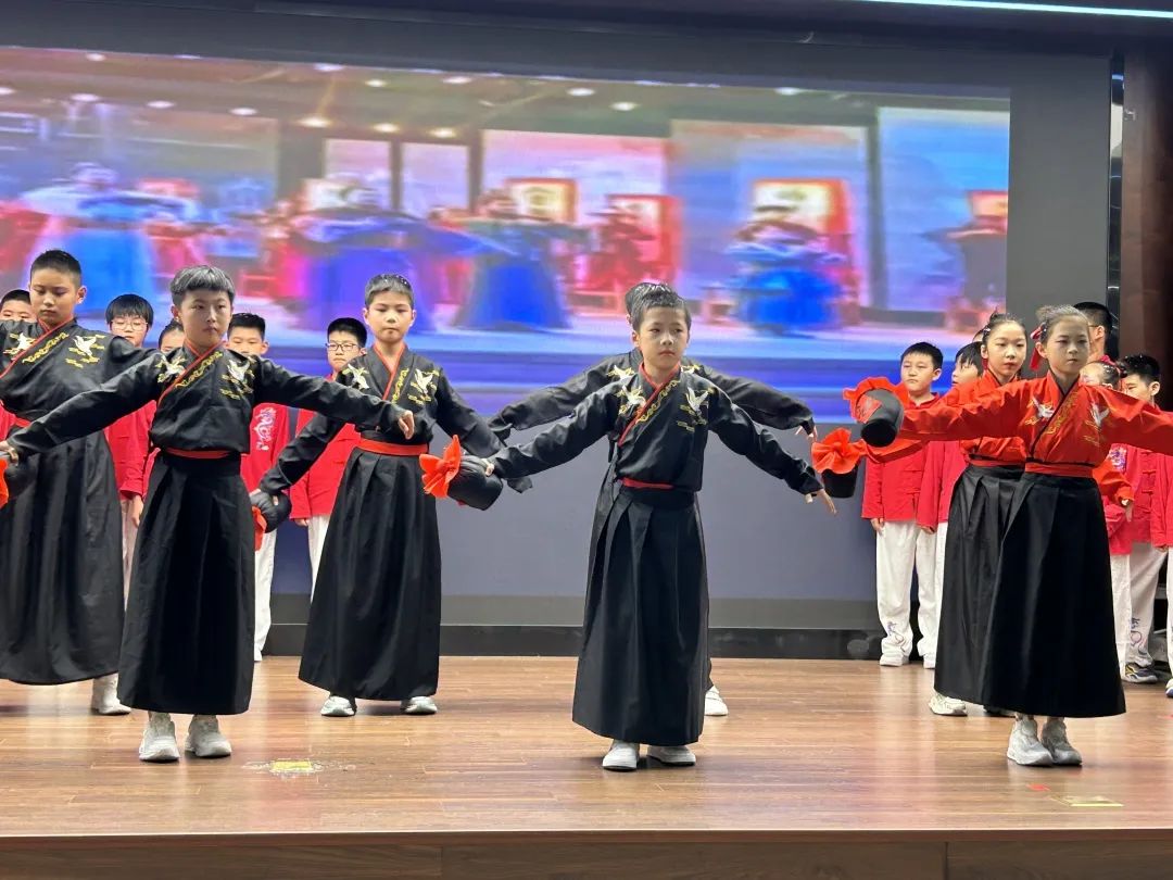 【立小 ? 美育】當(dāng)經(jīng)典名著“活”起來(lái) 看少年如何演繹江湖豪情｜名著項(xiàng)目式學(xué)習(xí)之戲說(shuō)水滸