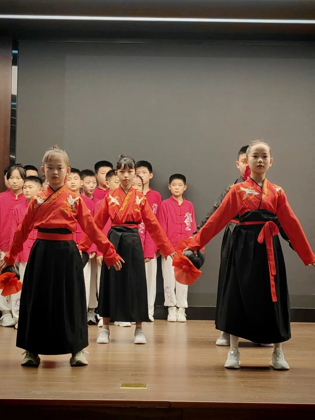 【立小 ? 美育】當(dāng)經(jīng)典名著“活”起來(lái) 看少年如何演繹江湖豪情｜名著項(xiàng)目式學(xué)習(xí)之戲說(shuō)水滸