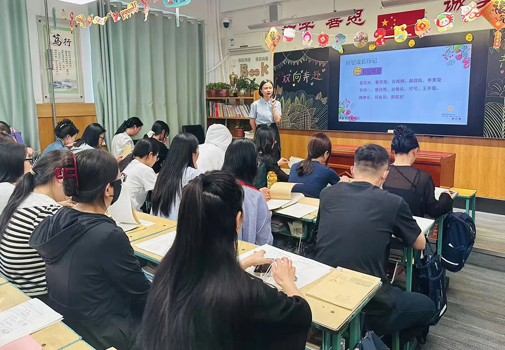 【立小?家校共育】又一種教育智慧！從家長會(huì)開始 | 2024-2025學(xué)年下學(xué)期家長會(huì)溫馨落幕