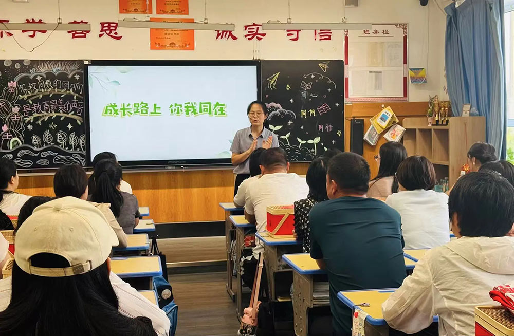 【立小?家校共育】又一種教育智慧！從家長會(huì)開始 | 2024-2025學(xué)年下學(xué)期家長會(huì)溫馨落幕