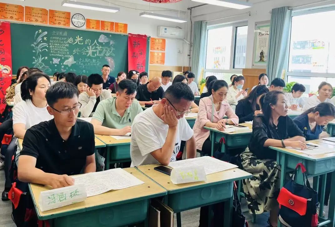 【立小?家校共育】又一種教育智慧！從家長會(huì)開始 | 2024-2025學(xué)年下學(xué)期家長會(huì)溫馨落幕