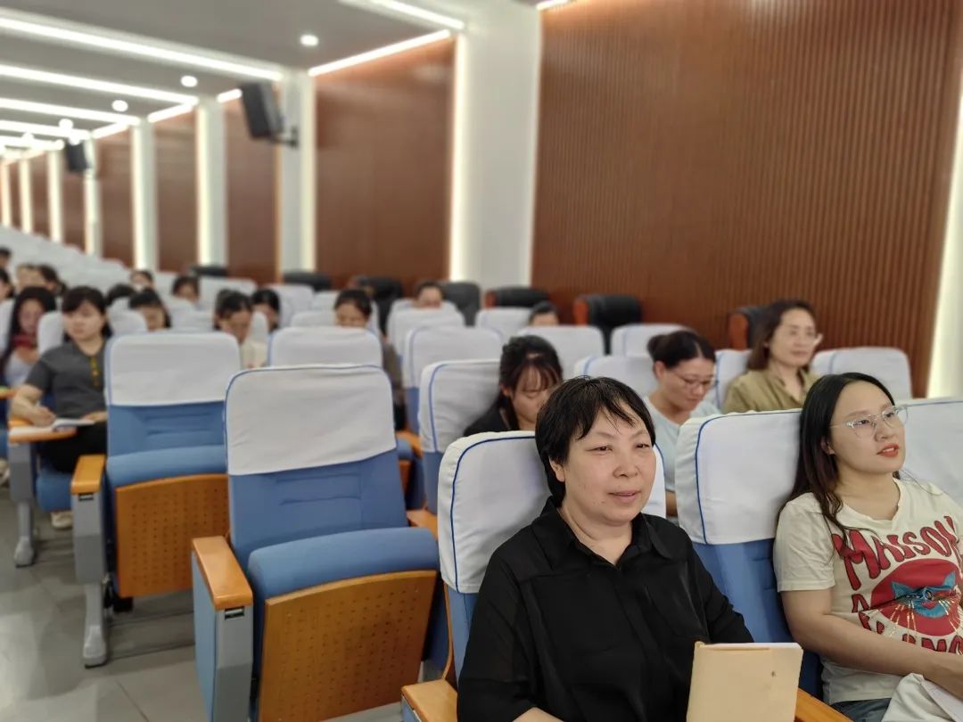 【立小 ? 研修】“名師大課堂”——數(shù)學驅動的智能新紀元