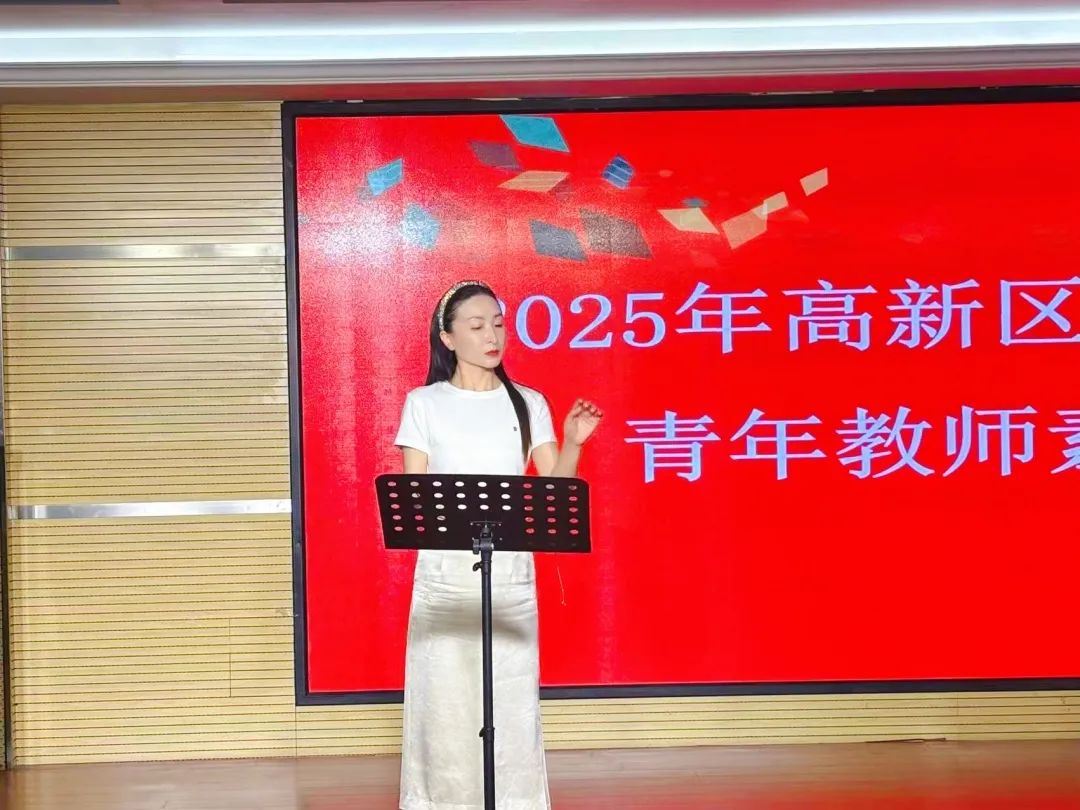 【立小 ? 教學(xué)】三尺講臺(tái)竟風(fēng)采 百煉青春綻芳華｜區(qū)教師素質(zhì)賽活動(dòng)紀(jì)實(shí)